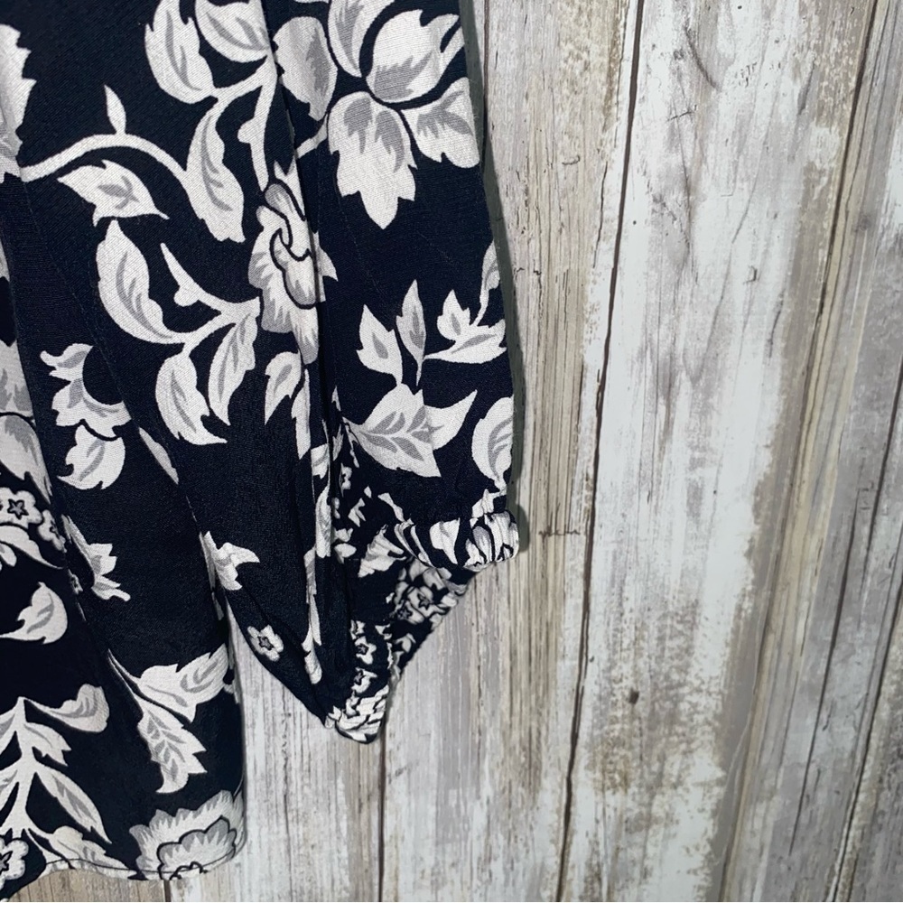 White House Black Market Black & White Floral Lace Trim Button Blouse - Picture 4 of 6
